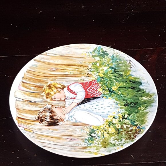 Wedgwood Be My Friend of My Memories Series by Mary Vickers First Issue - Picture 3 of 7